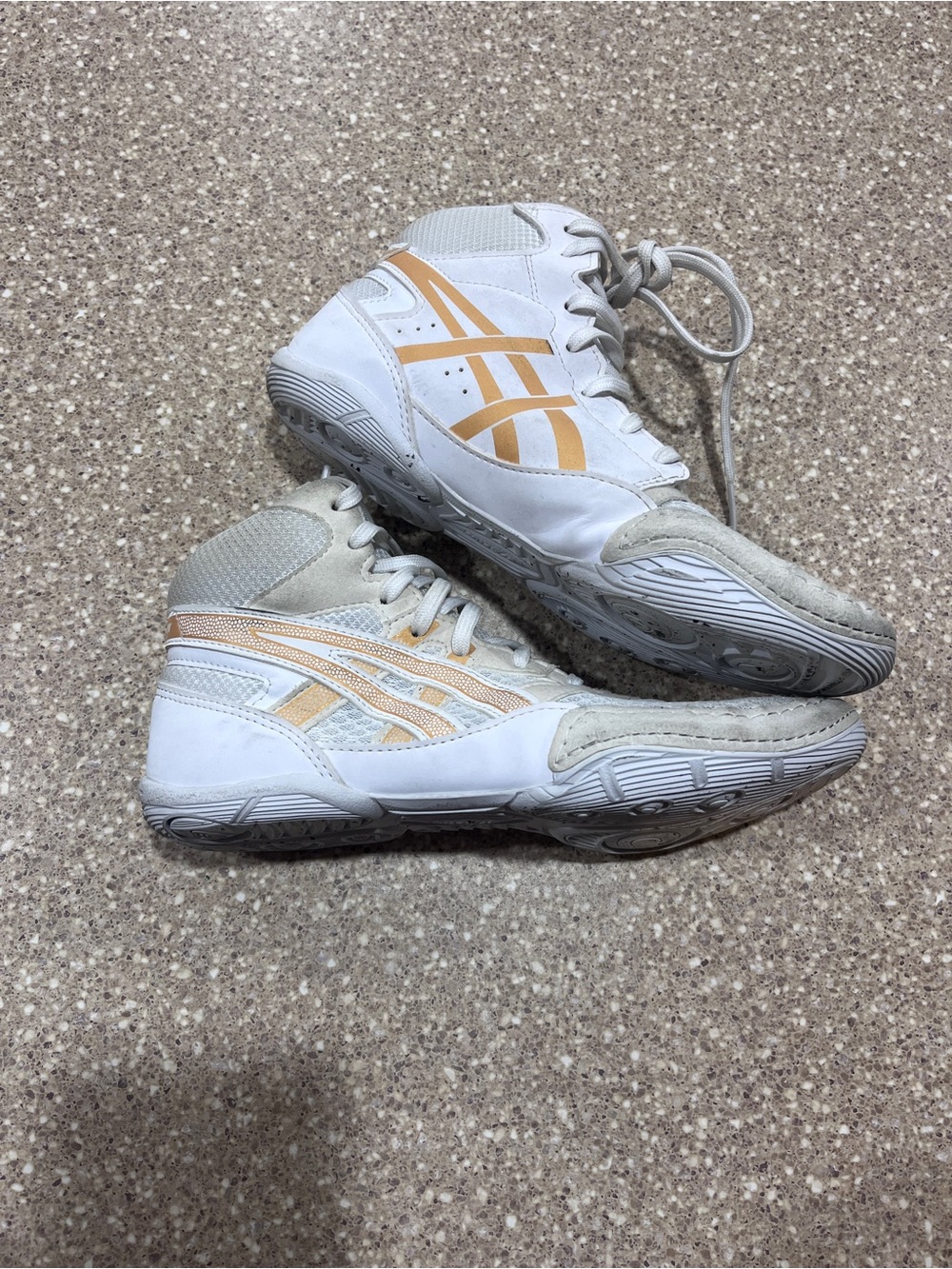 Asics Snapdown White Gold Wrestling Shoes size 5
